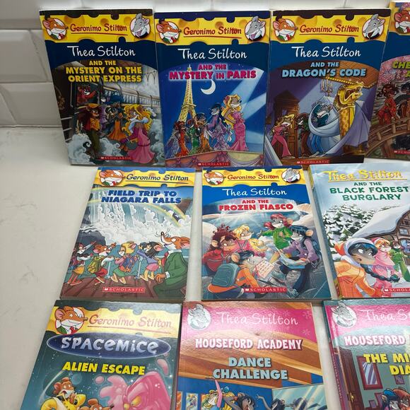 Geronimo Stilton Thea Stilton Book Lot of 21 Scholastic Like New - Picture 4 of 8
